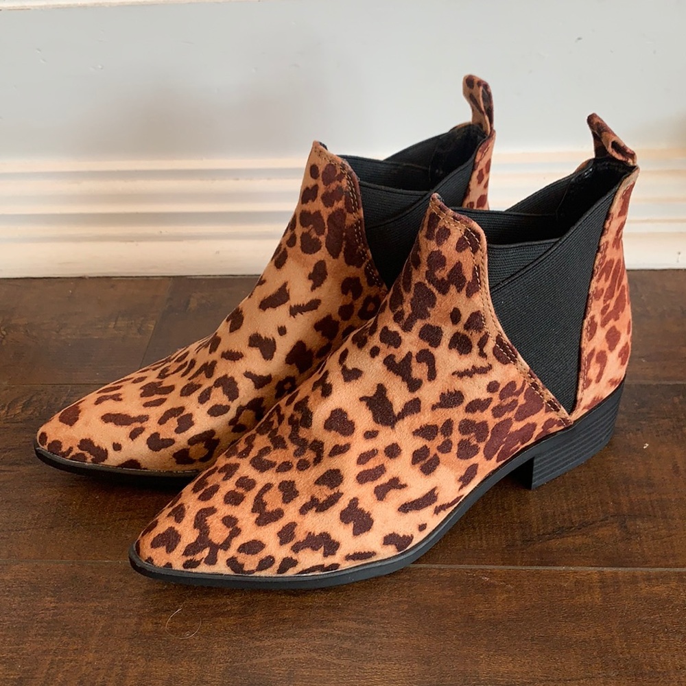 Cute mylu booties! Animal print with pointed toe